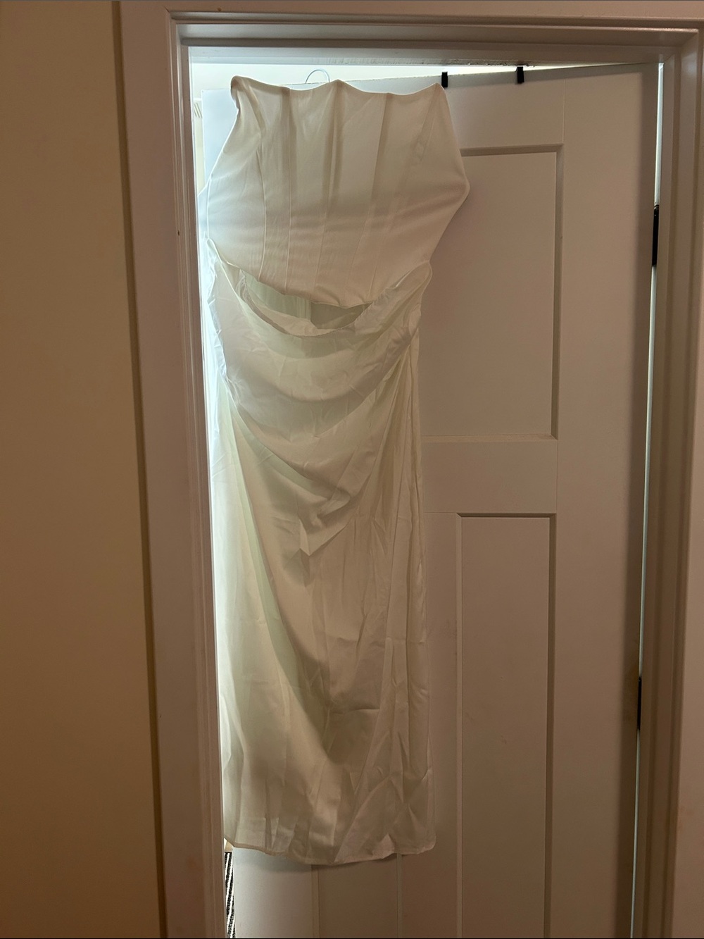 Elegant Strapless Cream Evening Dress
